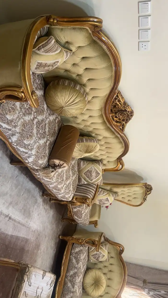 كنب شبه الجديد مع الستاير والفرشه 1