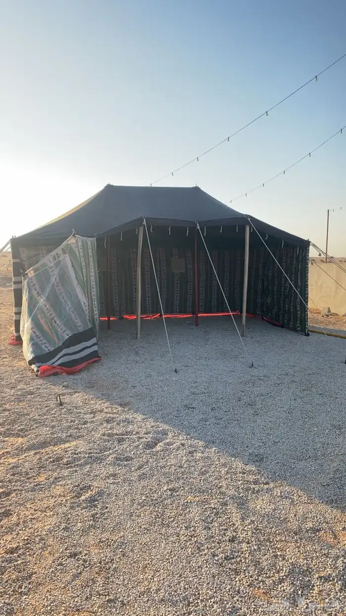 للبيع خيمه الون اسود خطوط بيض نضيف 0