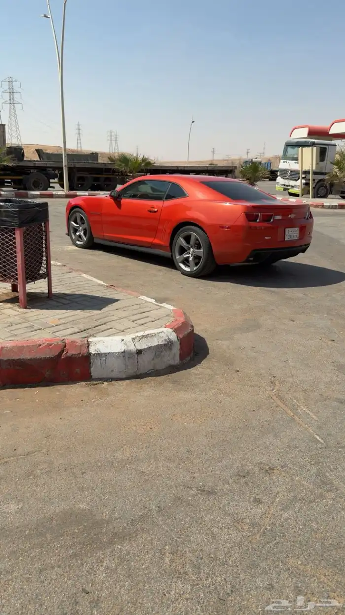 كمارو 2011 ماشيه 250 البدي فيه رفرف يسار والباقي شرط 1