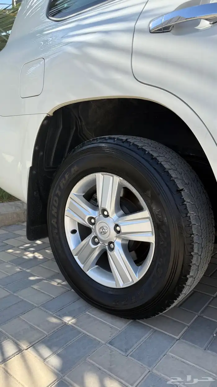 لاندكروزر GXR3 V8 ستيني ( نظيف ) 13