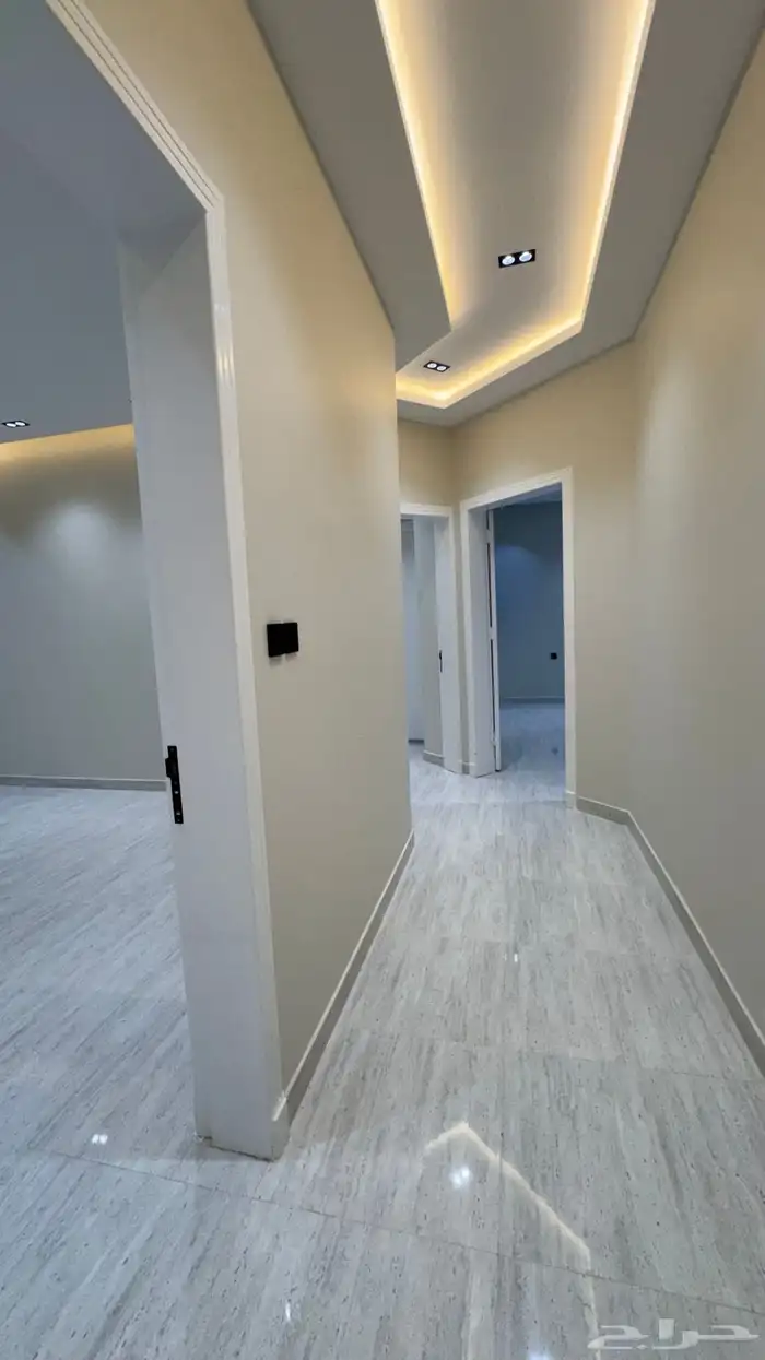 للبيع روف علوى مداخل مستقله مقابل نادي ضمك طريق ابها الخميس 16