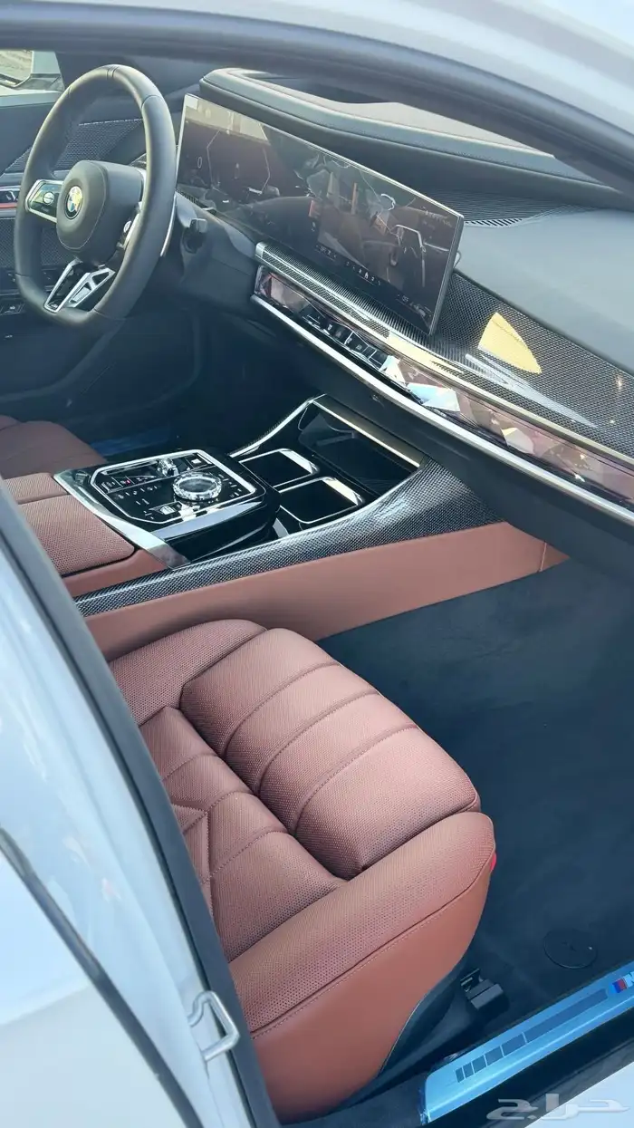 BMW 2026 I735 فل كامل سكاي لاونج 9