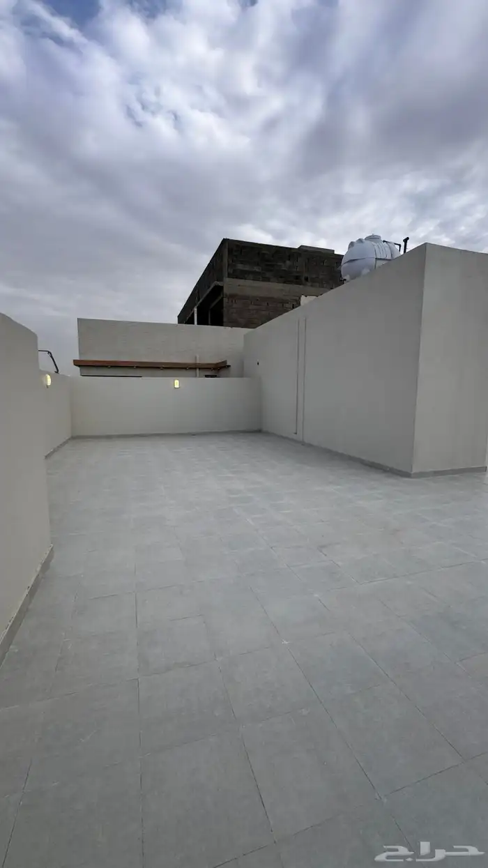 للبيع دور مستقل على ارض كامله من 850 الف بالخميس 24