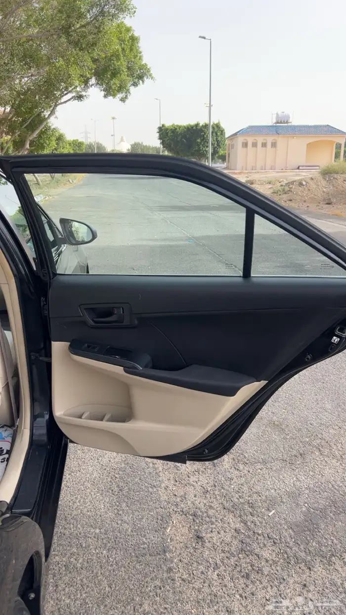 للبيع كامري ممشى قليل لون اسود بلد . 19