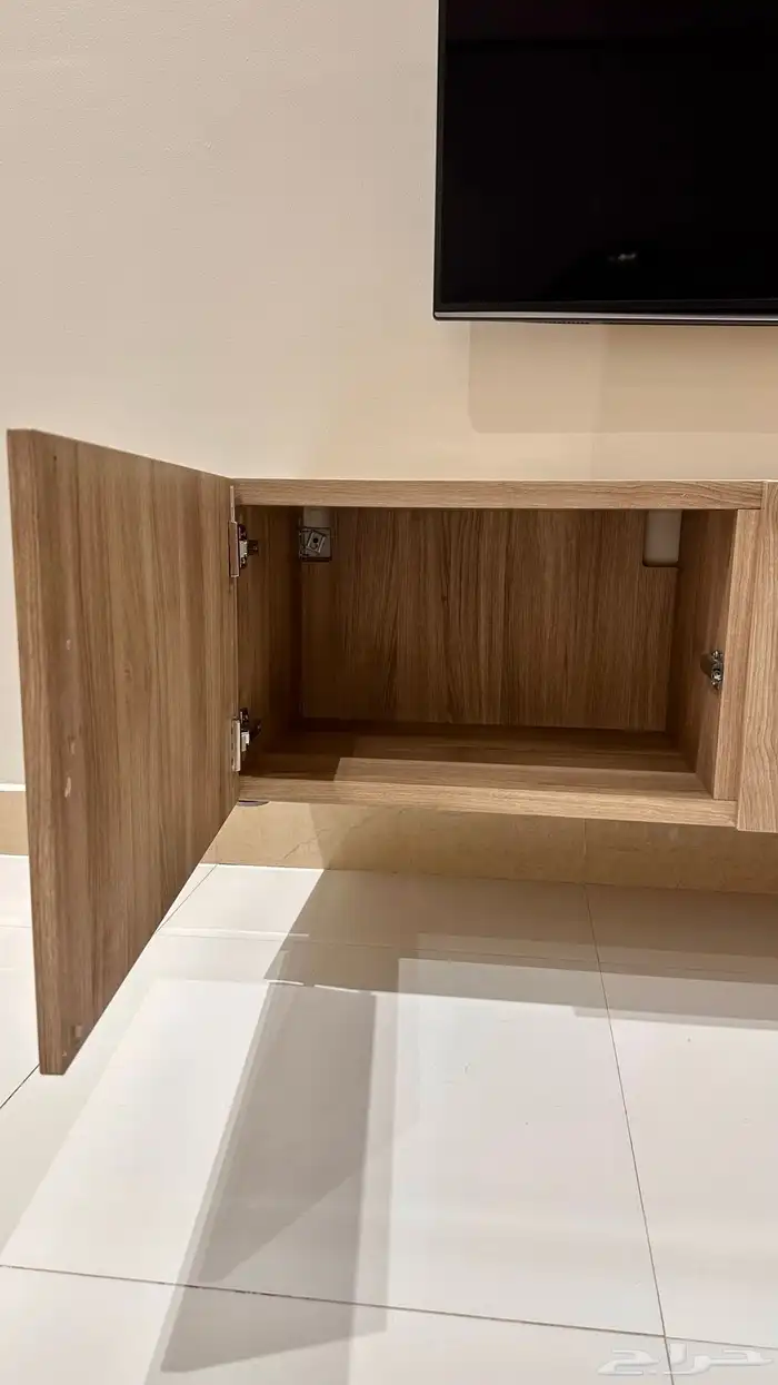 للبيع طاولة تلفزيون من ايكيا 7