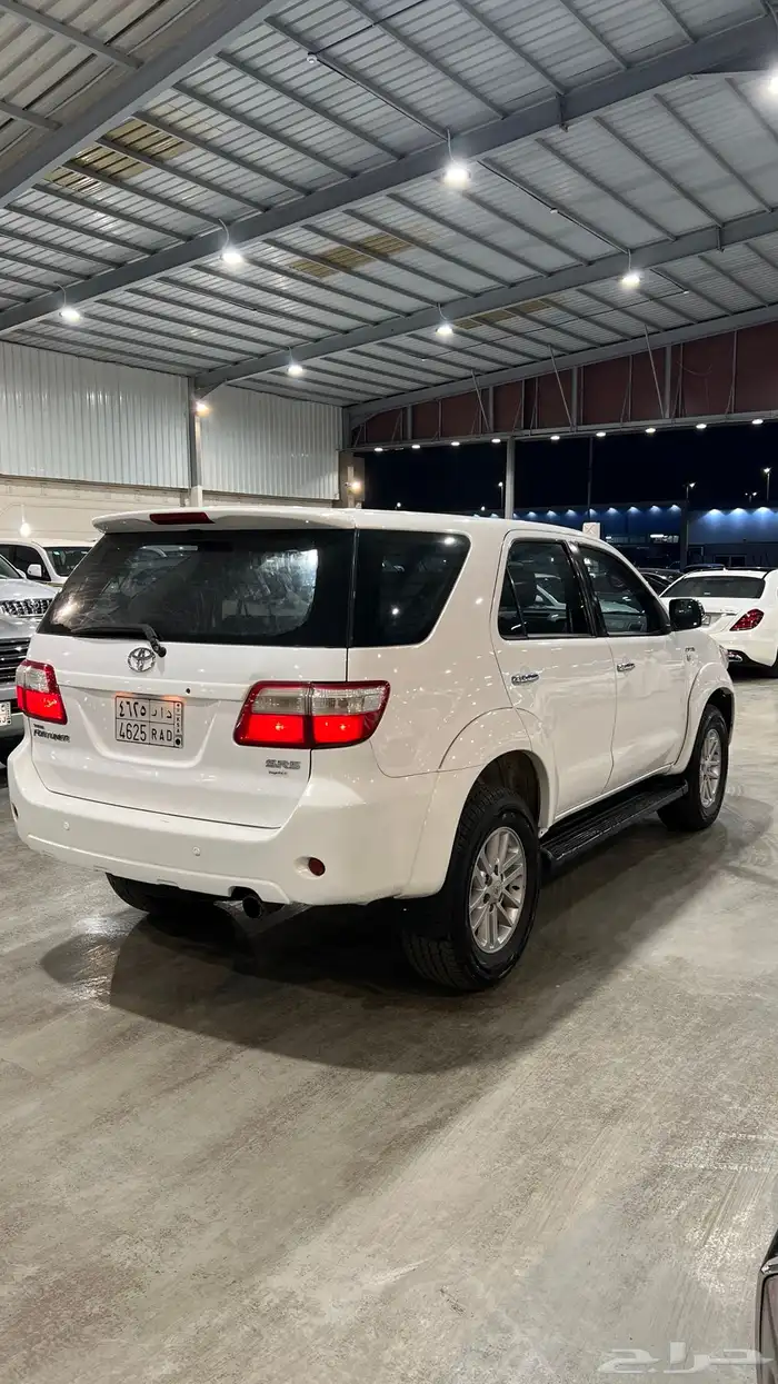 فورتشنر موديل 2010 قير اوتوماتيك 5