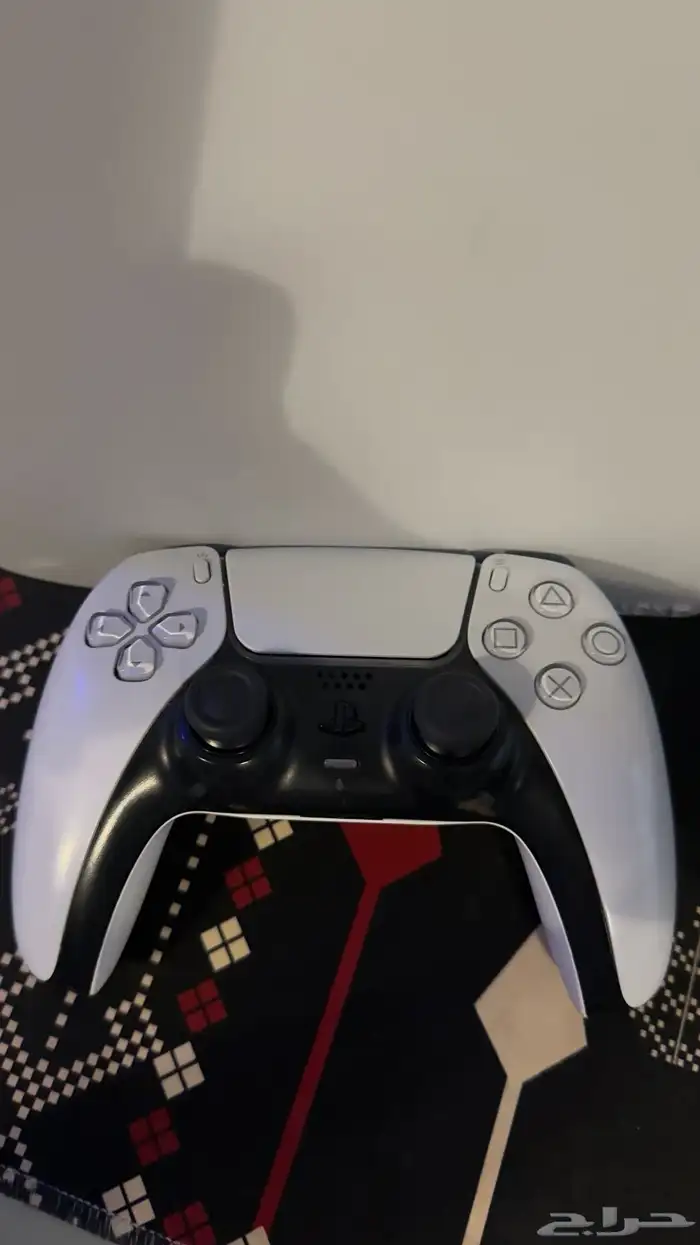 سوني فايف سليم مع الكنترول وشاشه144hفيها مخرج صوت 4