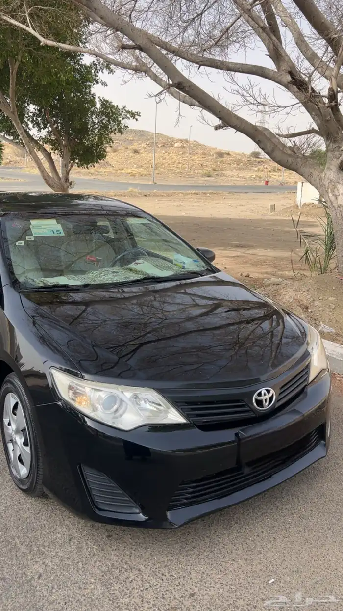 للبيع كامري ممشى قليل لون اسود بلد . 1