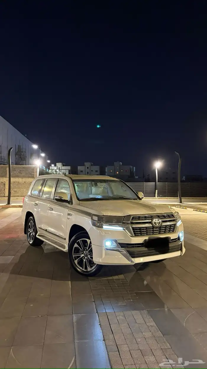 جيب لاند كروزر في اكس ار 7