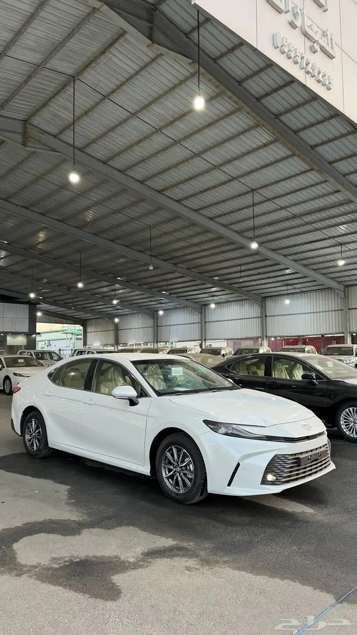 تويوتا كامري 2025 فئة E بنزين جنوط بصمة سعودي جميع الالوان 0