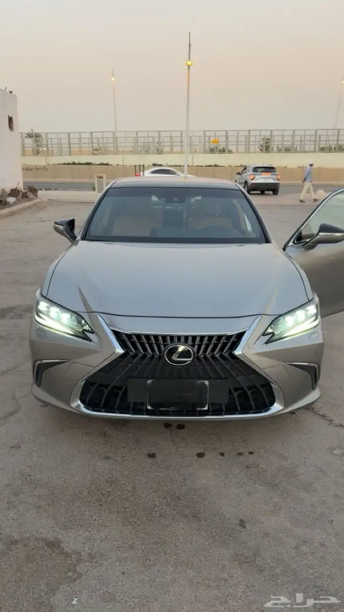 لكسز ES250 8