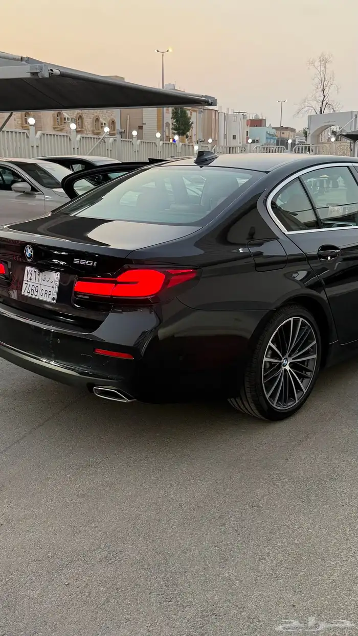 bmw 520i 2023 سيارة نظيفة بسعر خاص 2