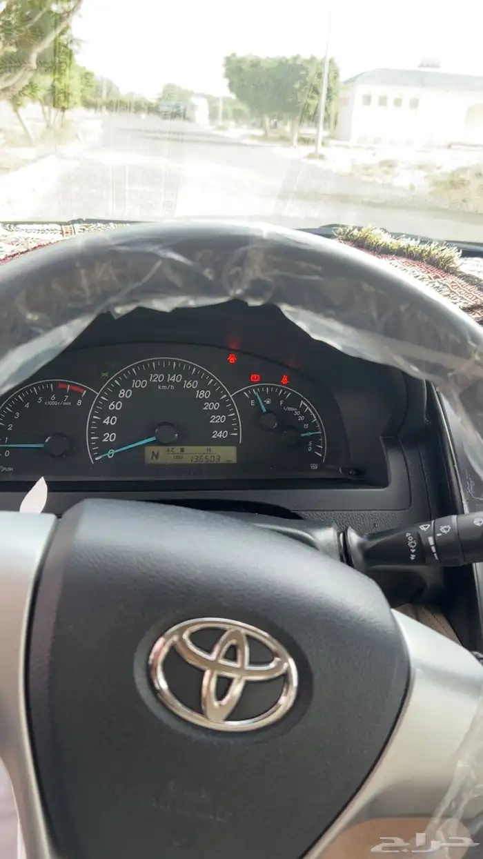 للبيع كامري ممشى قليل لون اسود بلد . 13