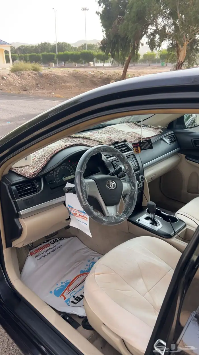 للبيع كامري ممشى قليل لون اسود بلد . 11