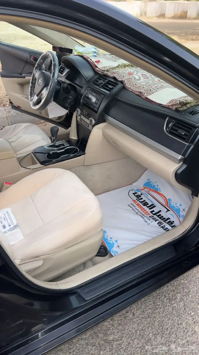 للبيع كامري ممشى قليل لون اسود بلد . 21