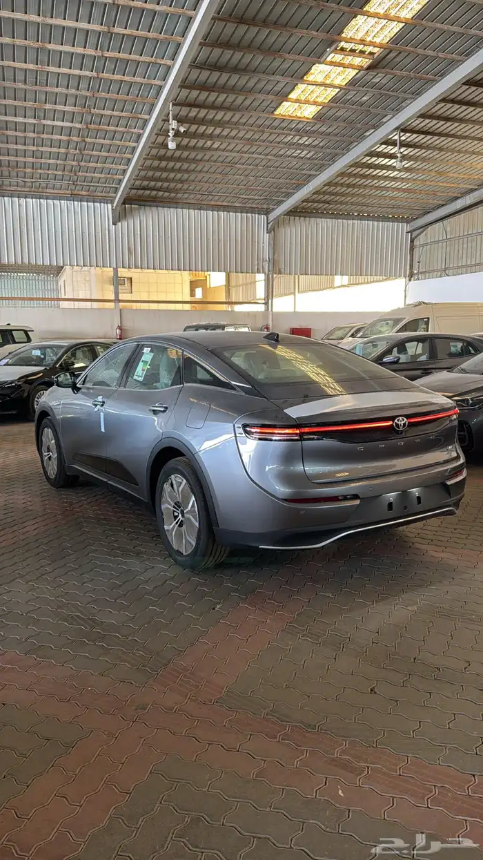 تويوتا كراون برستيج هايبرد 2026 3