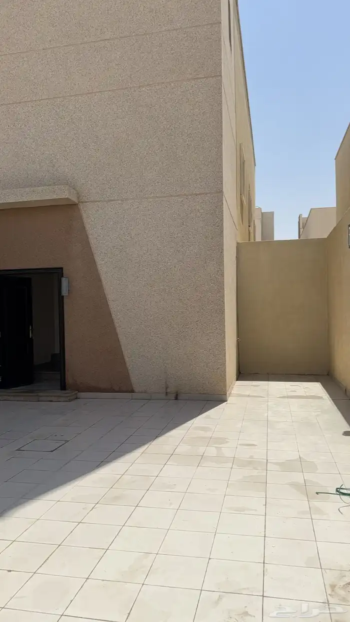 فلة دبلكس بأحي الجامعه خلف مركز الدانوب 0