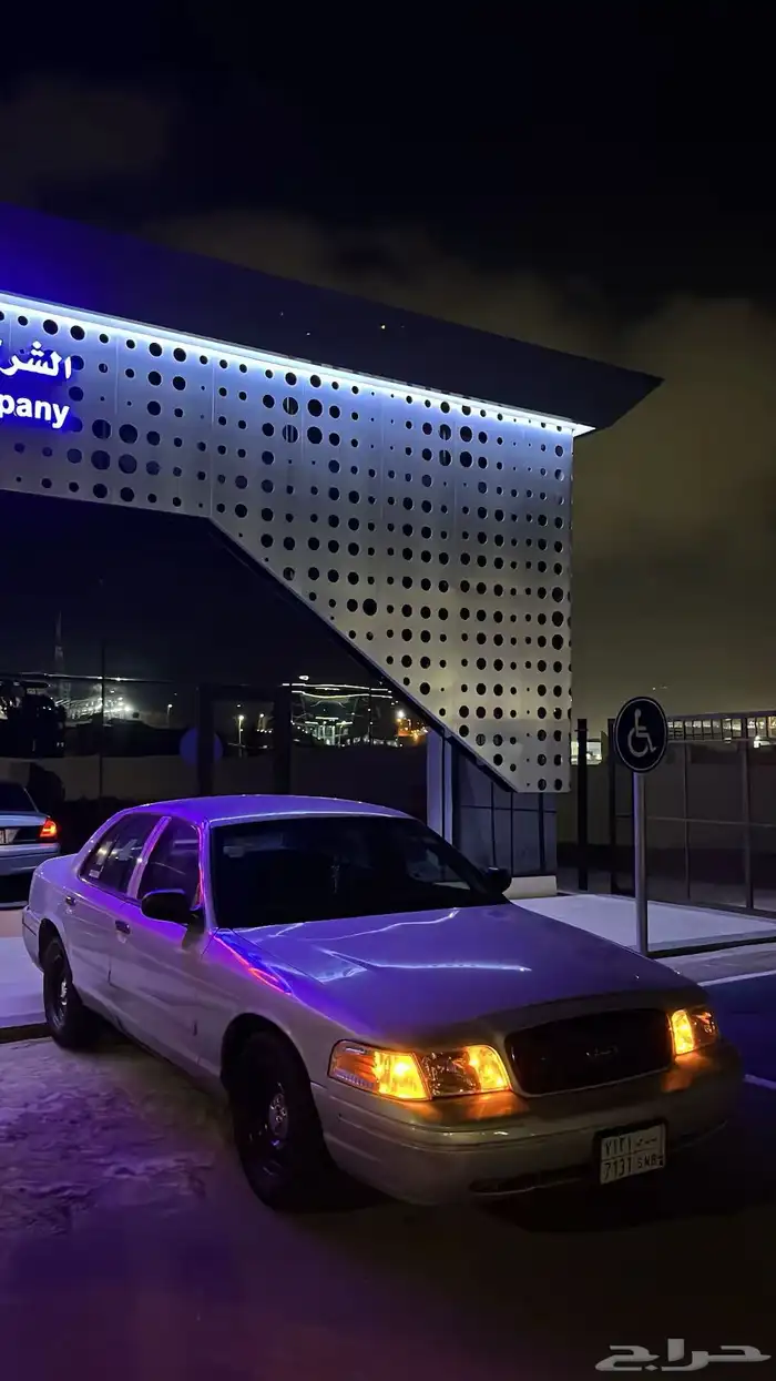 للبيع فورد فكتوريا2001 13