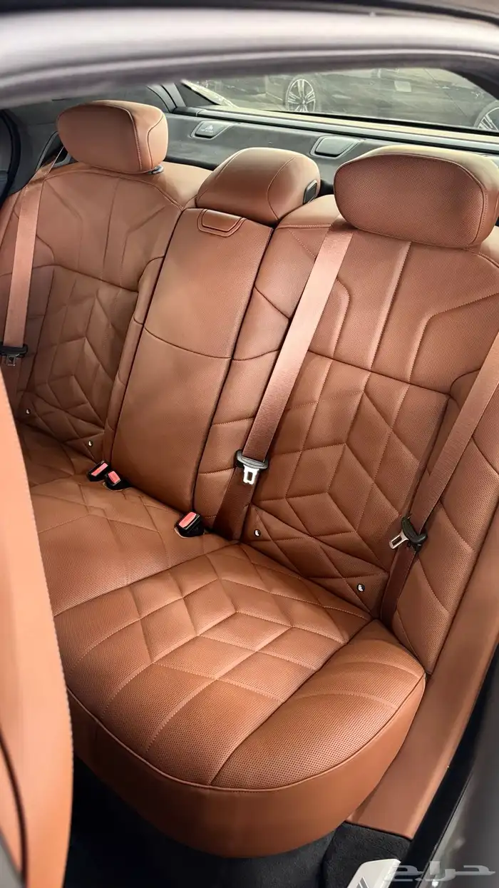 BMW 2026 I735 فل كامل سكاي لاونج 10