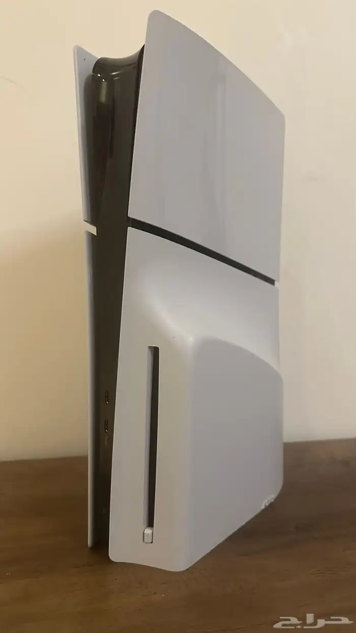 بلاستيشن 5 مع ذاكرة تخزين 1 تيرا ( معها 2 يد تحكم ) 3