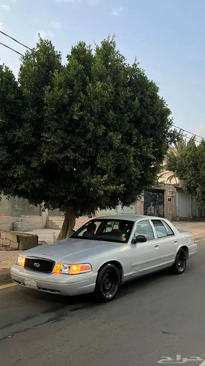 للبيع فورد فكتوريا2001 4