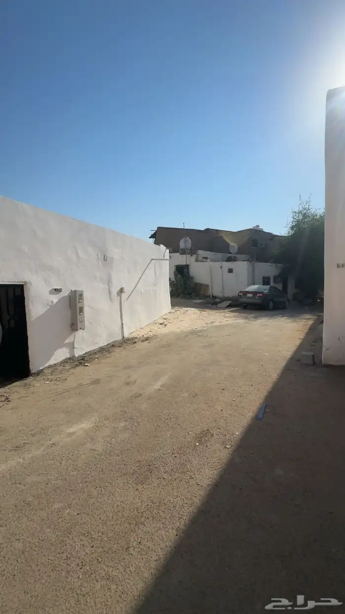 للبيع بيت شعبي انا المالك بصك يبعد عن الحرم 2 كيلو ب295 الف 16