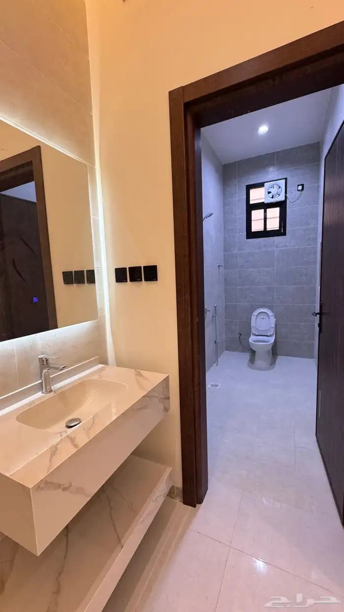 للبيع دور مستقل على ارض كامله من 850 الف بالخميس 16