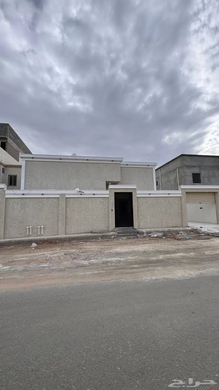 للبيع دور مستقل على ارض كامله من 850 الف بالخميس 1