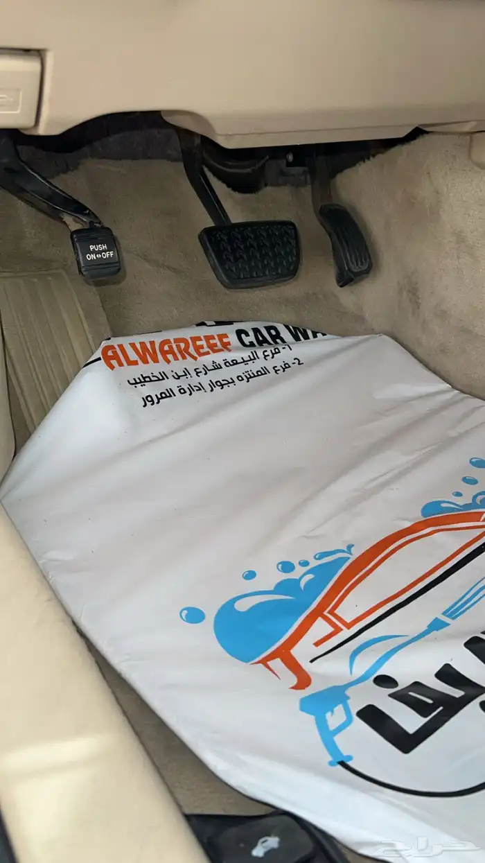 للبيع كامري ممشى قليل لون اسود بلد . 24