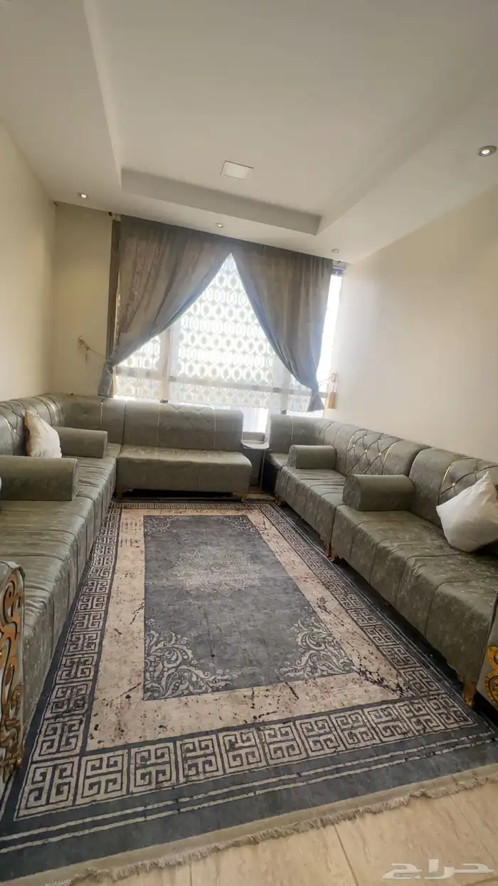 كنب مجلس للبيع مع الفرشه والستارة هديه 0