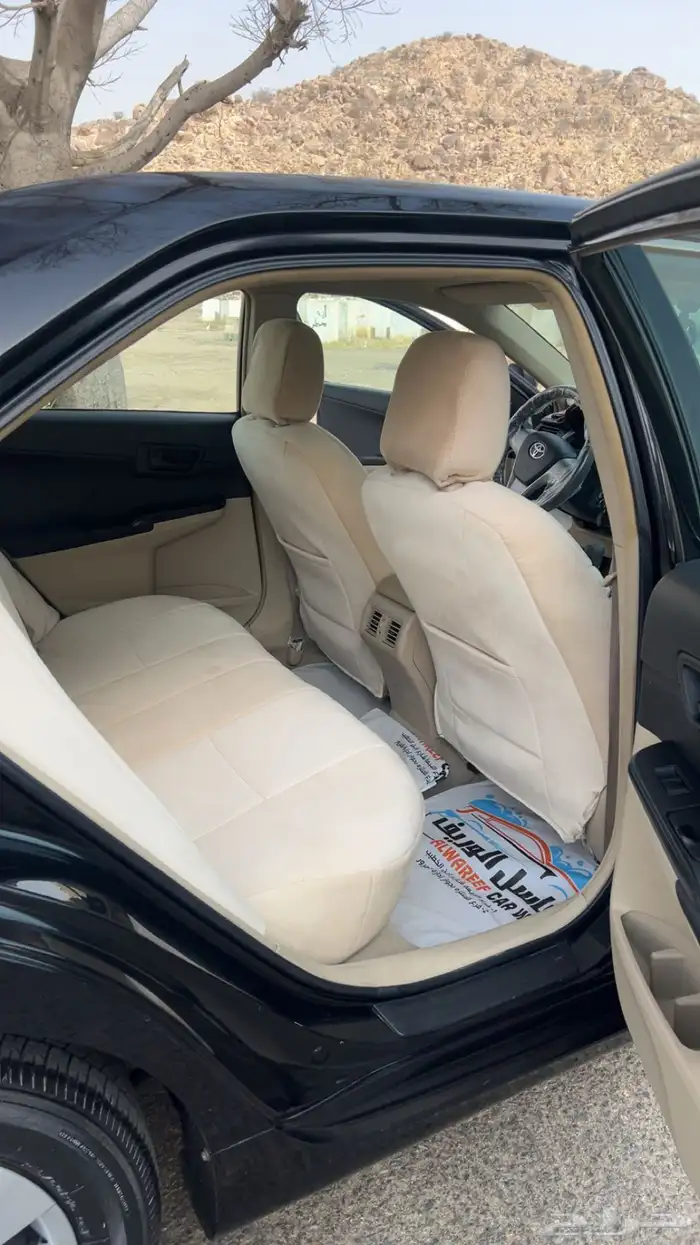 للبيع كامري ممشى قليل لون اسود بلد . 20