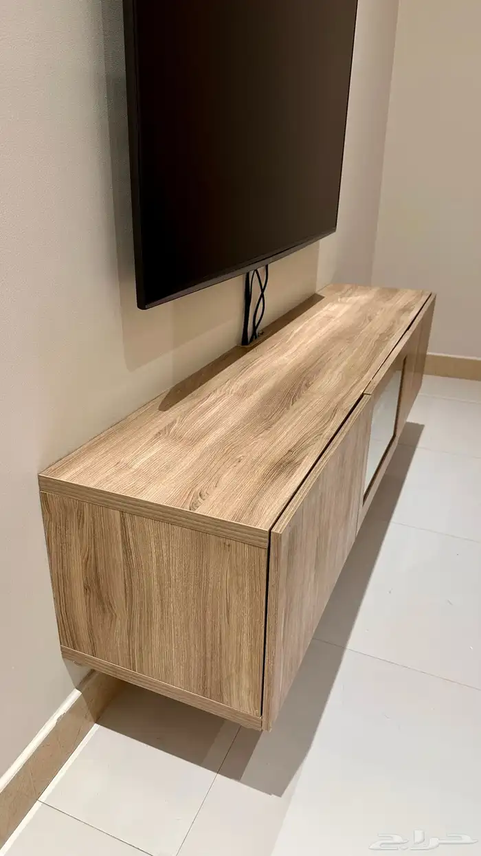 للبيع طاولة تلفزيون من ايكيا 2