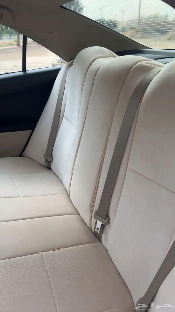 للبيع كامري ممشى قليل لون اسود بلد . 18