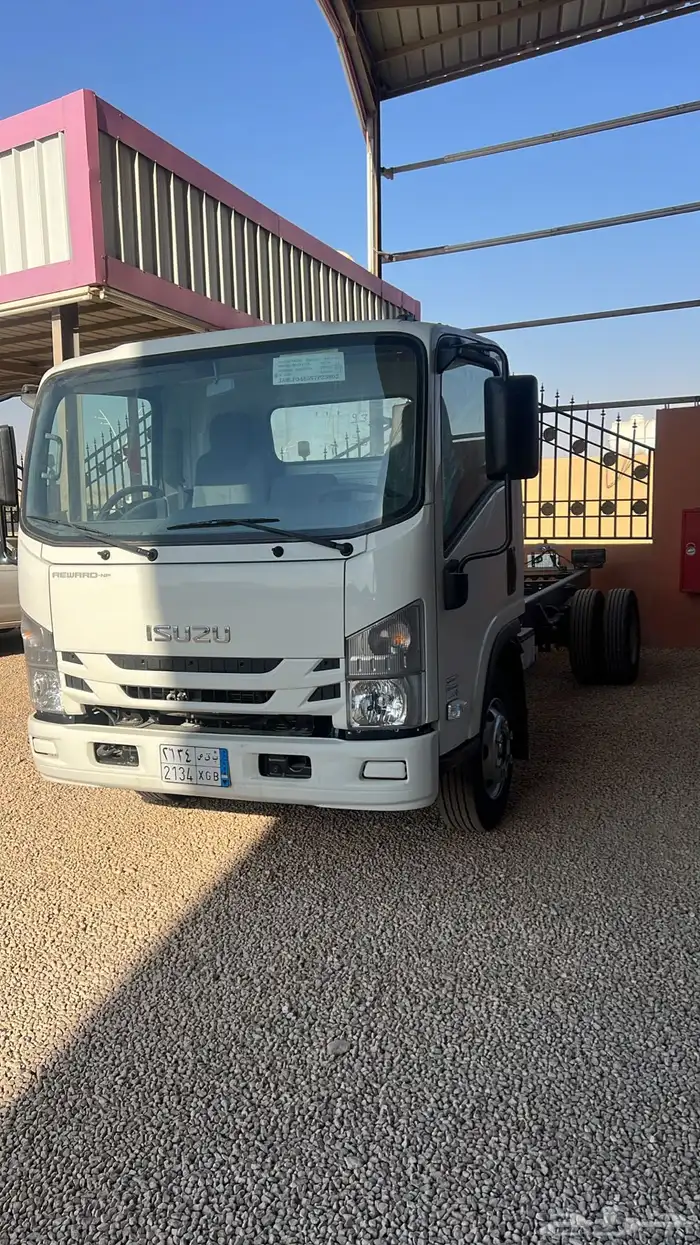 لبيع ايسوزو دنه 2025 اصفار 5200cc طول 4.95 شاص 0