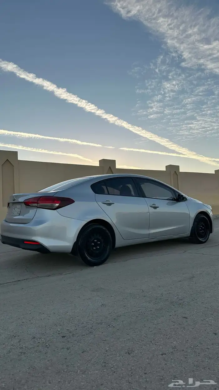 سيراتو 2017 ستاندر ممشي قليل نظيفه جدآ 7