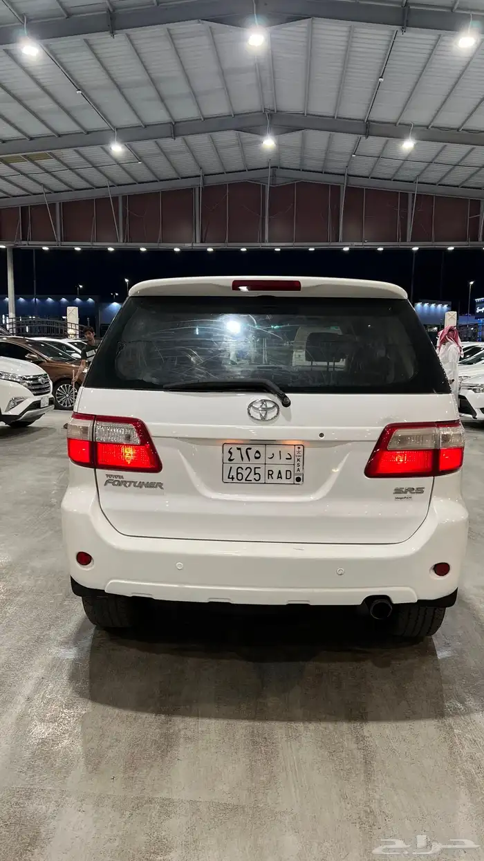 فورتشنر موديل 2010 قير اوتوماتيك 6