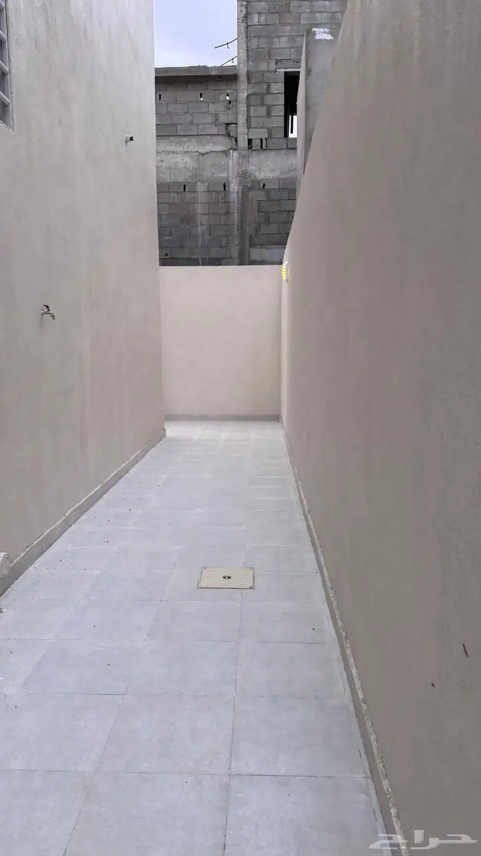 للبيع دور مستقل على ارض كامله من 850 الف بالخميس 18