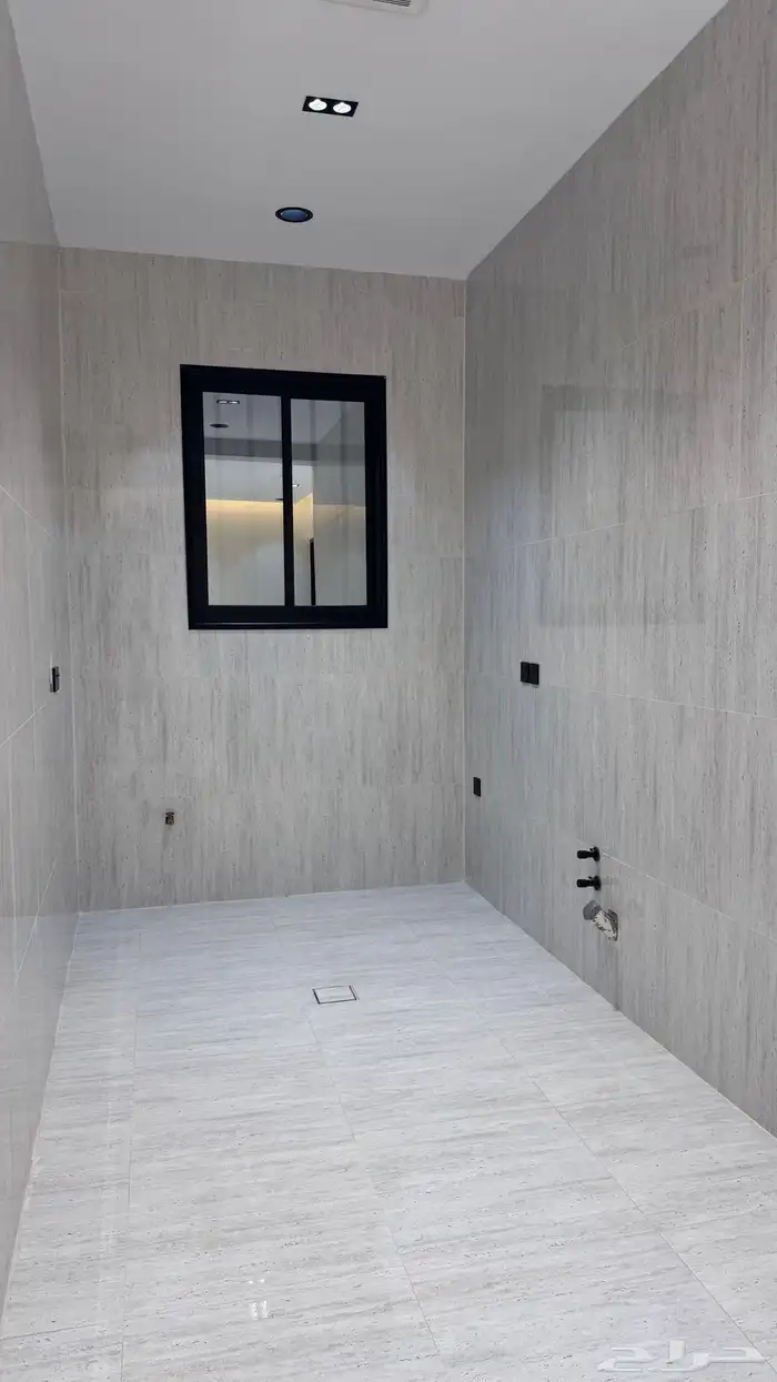 للبيع روف علوى مداخل مستقله مقابل نادي ضمك طريق ابها الخميس 26