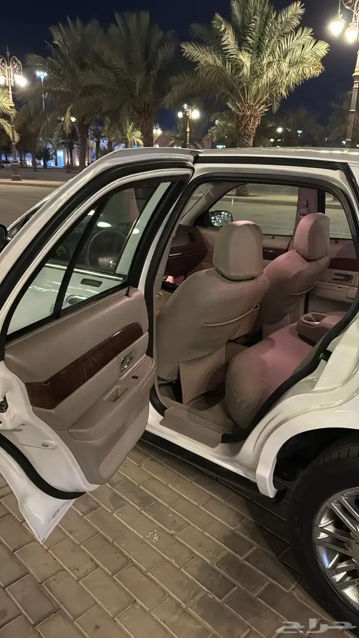 للبيع فورد ماركيز 2010 مالك ثاني من الوكاله 21