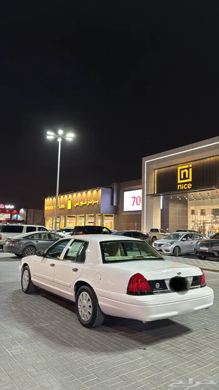 للبيع فورد كراونا فكتوريا بوليسي 2011 نضيف جدا 2