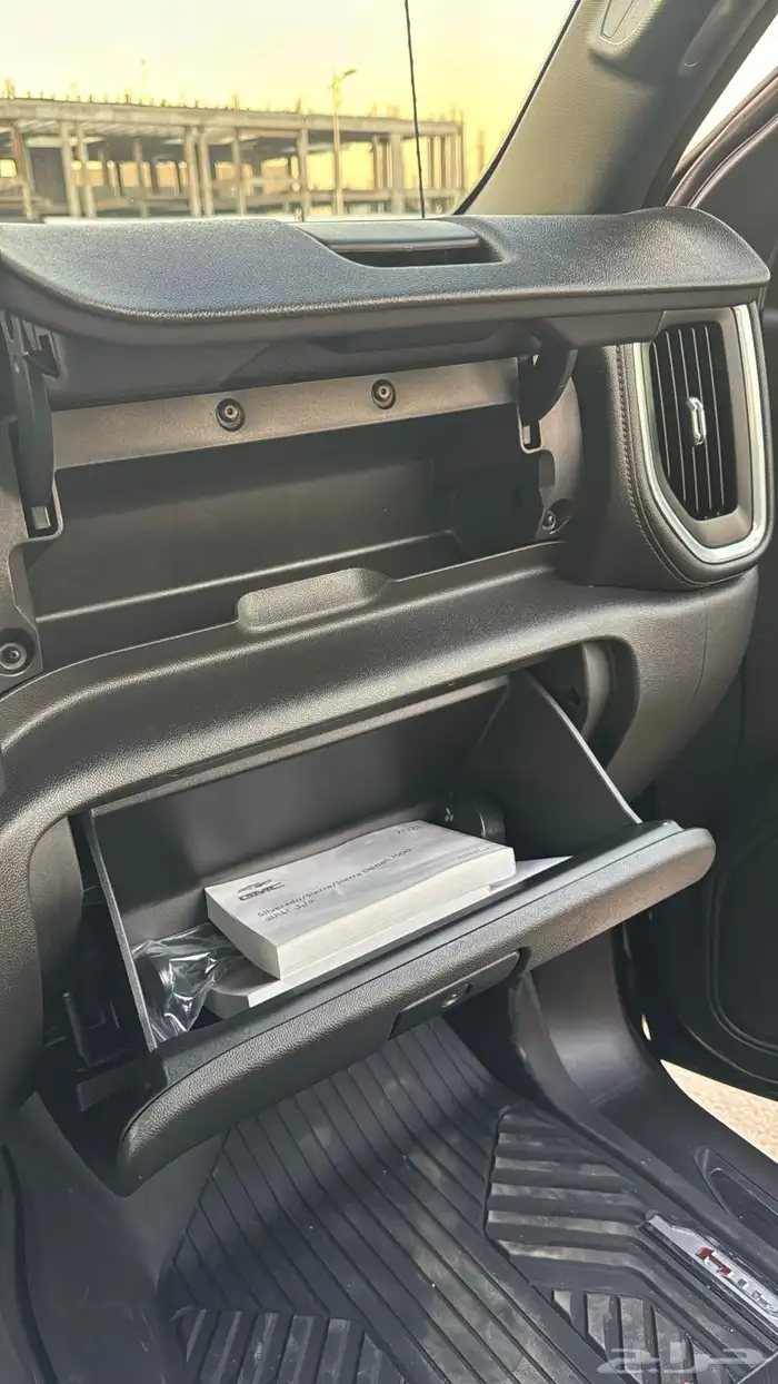 جمس سيرا 2021 AT4مخزن شبه الاصفار 17