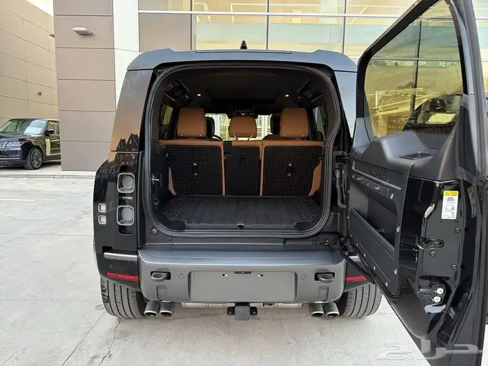 2023 Land Rover Defender 110 P525 V8 8