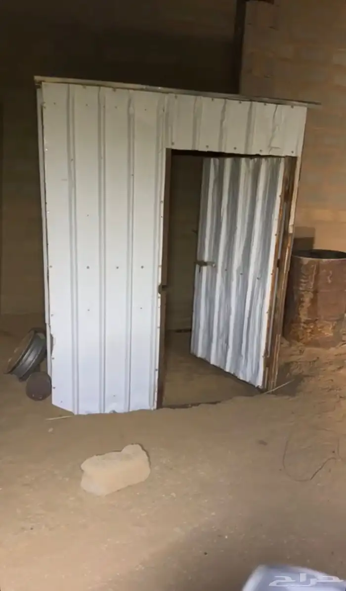 غرفة شينكو و رفوف حديد 0