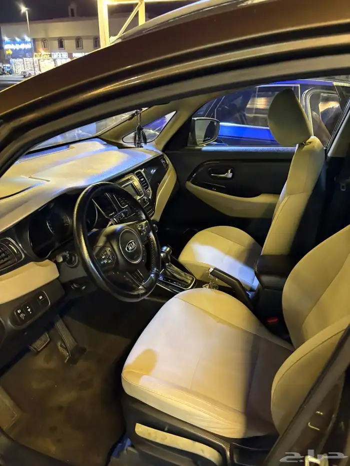 كيا كارينز موديل 2015 ممشى 172 الف 9