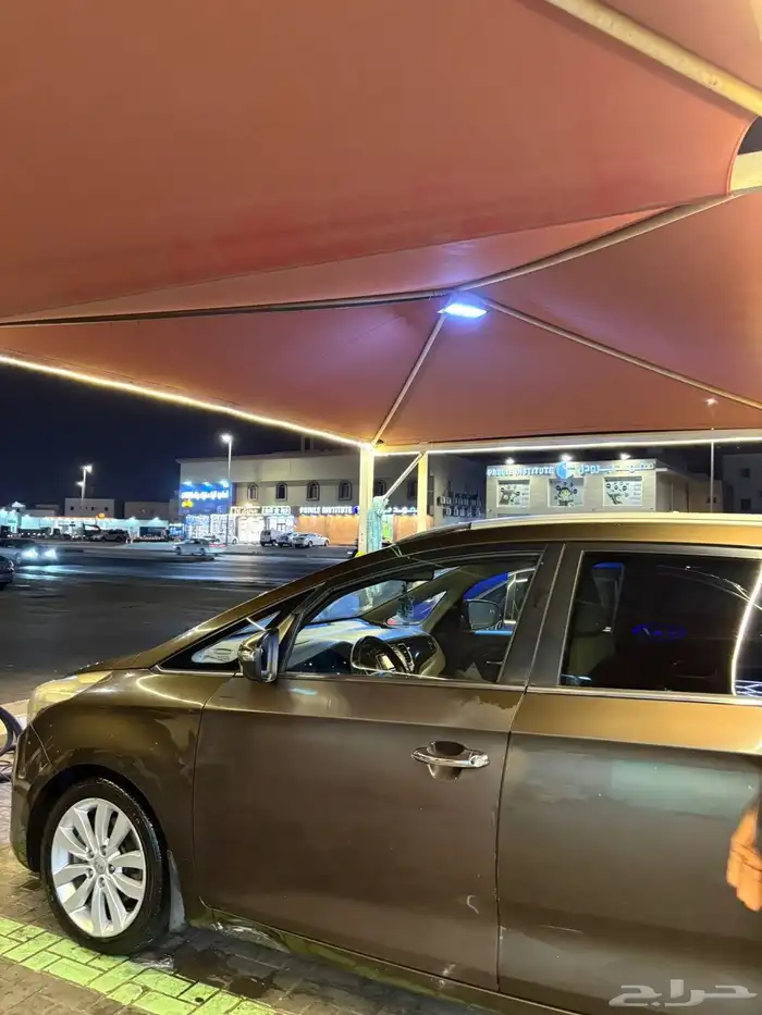 كيا كارينز موديل 2015 ممشى 172 الف 2