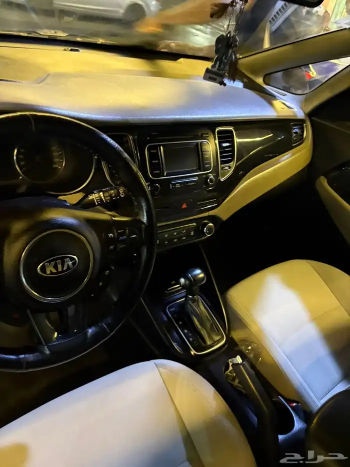 كيا كارينز موديل 2015 ممشى 172 الف 11