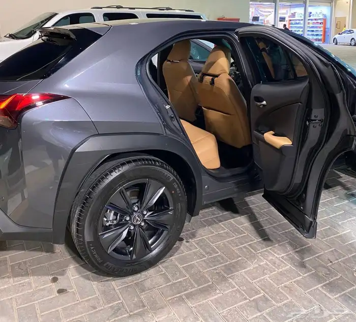 لكزس يو اكس 2023 للبيع 6