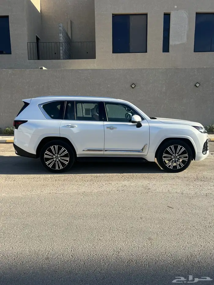 لكزس BB 2024 عبدالطيف جميل تم البيع الله يبارك للمشتري 1