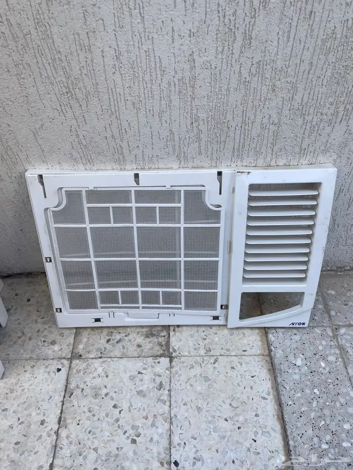 عدد 2 مكيف نظيفه جدا  شباك 4