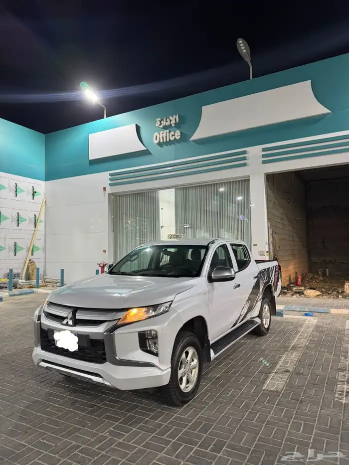 موسبيشي L200 0